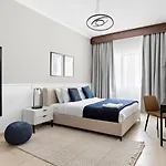 Silkhaus Modern Living Studio In Art Residence