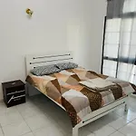 Al-Satwa Central Bliss: Ideal For Families