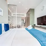 Poised Studio At Damac Prive Business Bay By Deluxe Holiday Homes