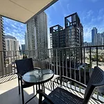 Spacious And Vibrant 1Br In Boulevard Heights