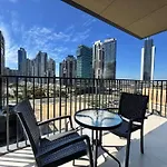 Spacious And Vibrant 1Br In Boulevard Heights