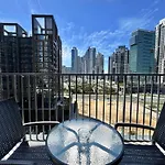 Spacious And Vibrant 1Br In Boulevard Heights
