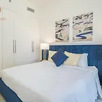 Family Apartment With Burj Views From Top Floor 172Bc-3