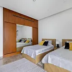 Private Beach - 4Br - 8 Sleep - Pool - 180 Grades Sea & Ain View - Huge Balcony - Parking - Prime Location