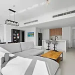 Spacious 1Br Apt Downtown Dubai