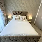 Easygo - Sobha Waves 1 Bedroom & Study Modern
