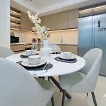 Burj Crown Luxury 2-Bedroom With Balcony