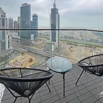 Burj Crown Luxury 2-Bedroom With Balcony
