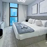 Burj Crown Luxury 2-Bedroom With Balcony