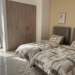 2Br With Incredible Views Of The Sea And Dubai
