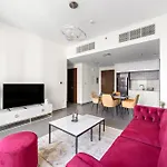 Stylish 1 Bedroom High Floor In Creek Edge