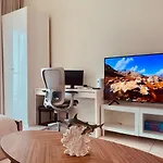 Full Sea View With Balcony - Studio Apartment - 10 Min To Jbr -