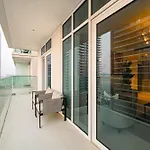 Apartment On The First Line Of The Coast With Access To The Beach And Sea Views