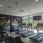 Green Oasis In Dubai - Expat Preferred Community - The Greens - The Views - Perfect For Business And Pleasure - Close To Metro - Park, Lakes And Jogging 1 Min Walk Away - Yoga Classes By The Lake - 4 People - Big Balcony - 3 Min Drive To Sheikh Zayed