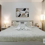 2 Bed Apt In District One Dubai - Lagoon Views