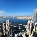 Airy 5-Bedrooms Apartment At Harbour Views With Stunning Scenery Of Dubai Creek!