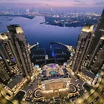 Airy 5-Bedrooms Apartment At Harbour Views With Stunning Scenery Of Dubai Creek!