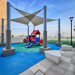 Dream Inn - 2 Bedroom Apartment With Balcony & Pool Access, Azizi Riviera