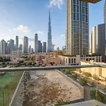 Elegance Above The Skyline Furnished 2-Br With Direct Burj Khalifa Panoramas By Petals Holiday Homes