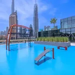 Downtown Views II - Vogue One Bedroom Apartment With Balcony, Opposite Dubai Mall Skybridge