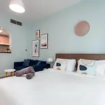 White Sage Renovated Studio Nxt To Metro