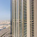 Glamorous 2-Bedroom Apartment With Skyline Views In Business Bay