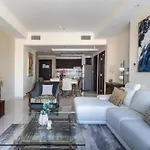 Opulant 1 Bedroom Apartment With Partial Seaview High Floor