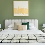 Beautiful 1Br Apt On High Floor With Partial Sea View