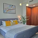Perfect View W/ Direct Access To Mall & Metro