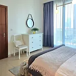 Perfect View W/ Direct Access To Mall & Metro