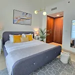 Perfect View W/ Direct Access To Mall & Metro