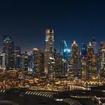 Luxurious 2-Br Apt Pool, Gym & Burj Khalifa View