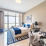 Stylish Studio With Pool View & Free Parking