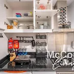 Stylish Studio With Pool View & Free Parking