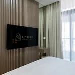 Keyrock Living - Stylish Dubai Stay With Pool & Gym