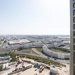 Keyrock Living - Stylish Dubai Stay With Pool & Gym