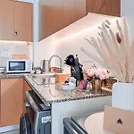 Luxurious Apartment In Downtown, Dubai