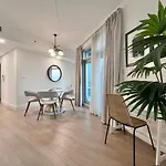 Bright And Spacious Flat Downtown Burj Khalifa