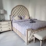 Luxury 2 Bedroom Act 1 Apartment