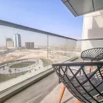 Beautiful 2 Bedroom Apartment Montrose Residence