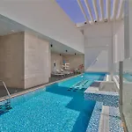 Beautiful 2 Bedroom Apartment Montrose Residence