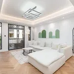 Luxury Living In The Heart Of Dubai - Next To Dubai Mall And Fountains - Stunning Full Burj Khalifa View