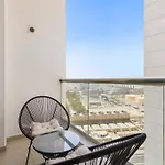 Stonetree - Modern 1 Bedroom Apartment Near Marina Beach