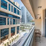 Escape 24 Holiday Homes - Bay Square - Studio Business Bay Dubai