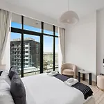 Vayk - Modern 1 Bedroom Apartment In Azizi Riviera
