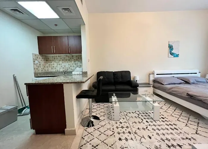 Studio - Steps From Downtown