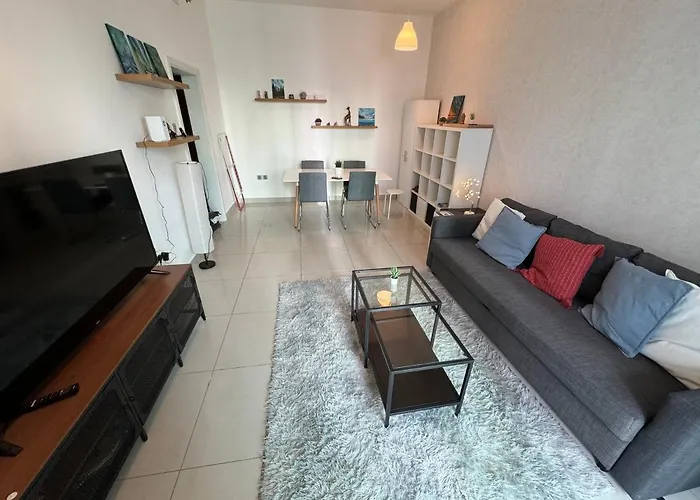 1 Bedroom Apartment With Dubai Marina & Seaview