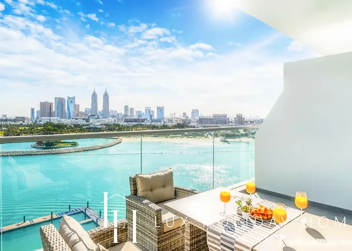 Lux - Opulent Island Suite Burj Khalifa View 1