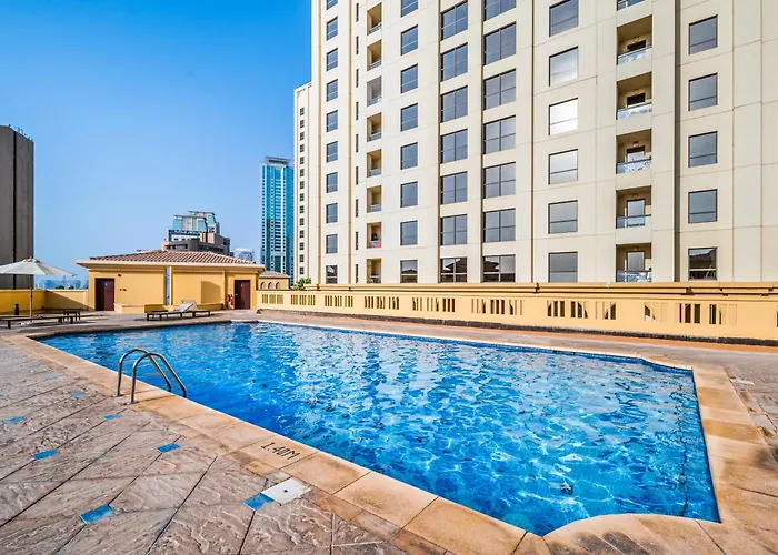Stunning 4-Bed Seaside Apartment - Your Perfect Ocean View Retreat!