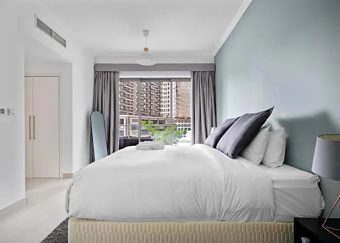 Spacious 1Br Apt Downtown Dubai